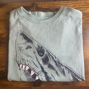 Kids’ clothing 3/$18 + $5 shipping✨ The Children’s Place Shark Tee 🦈